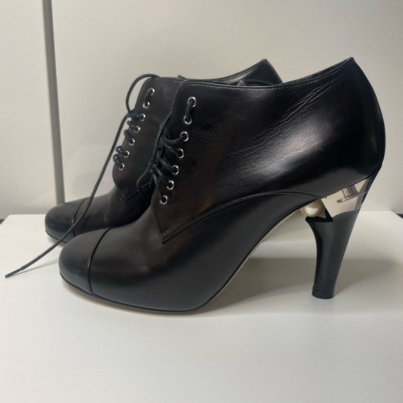 Chanel black ankle boots pearl heels, super comfortable size 37 us 7 - Picture 16 of 17